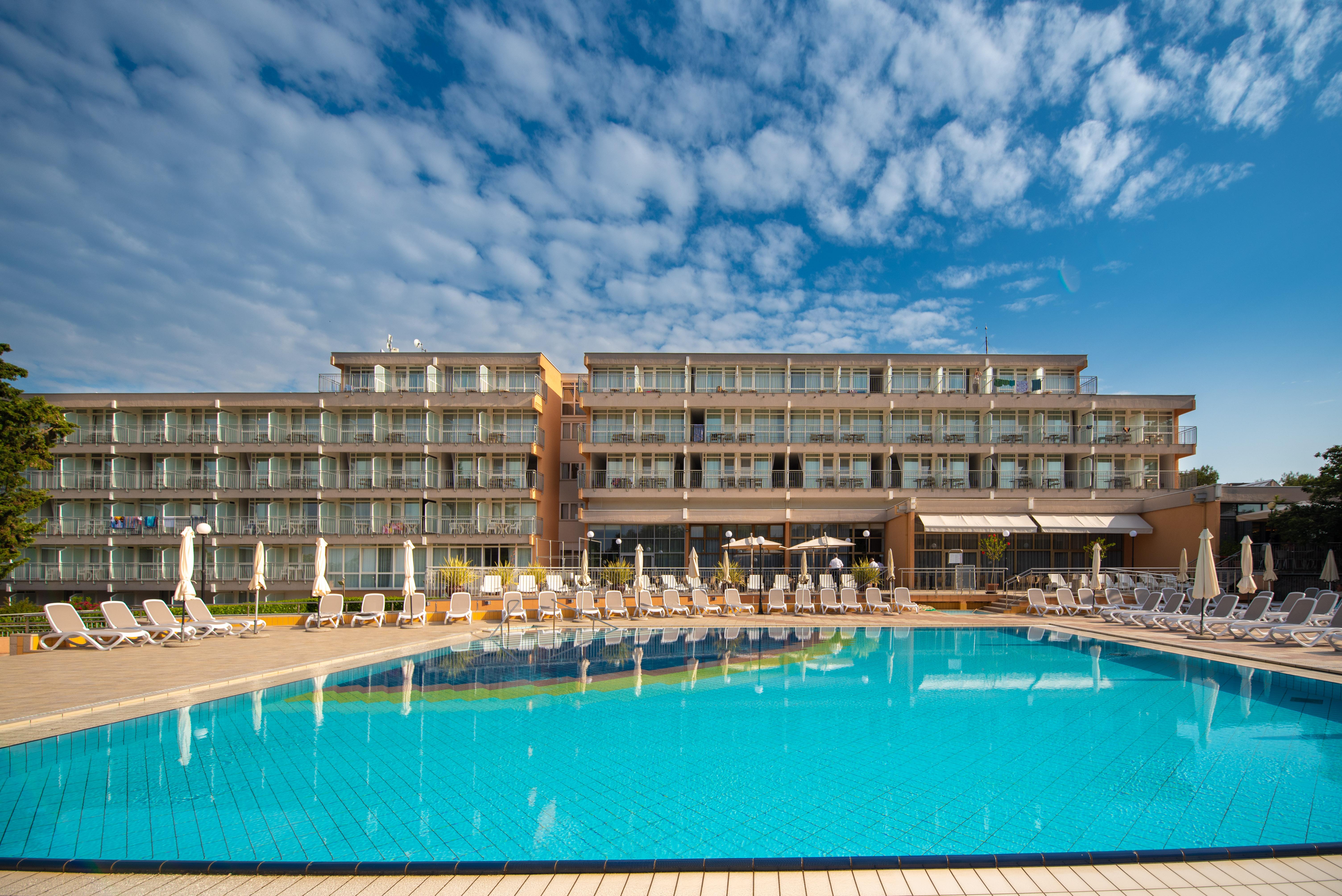 Arena Hotel Holiday ميدولين المظهر الخارجي الصورة