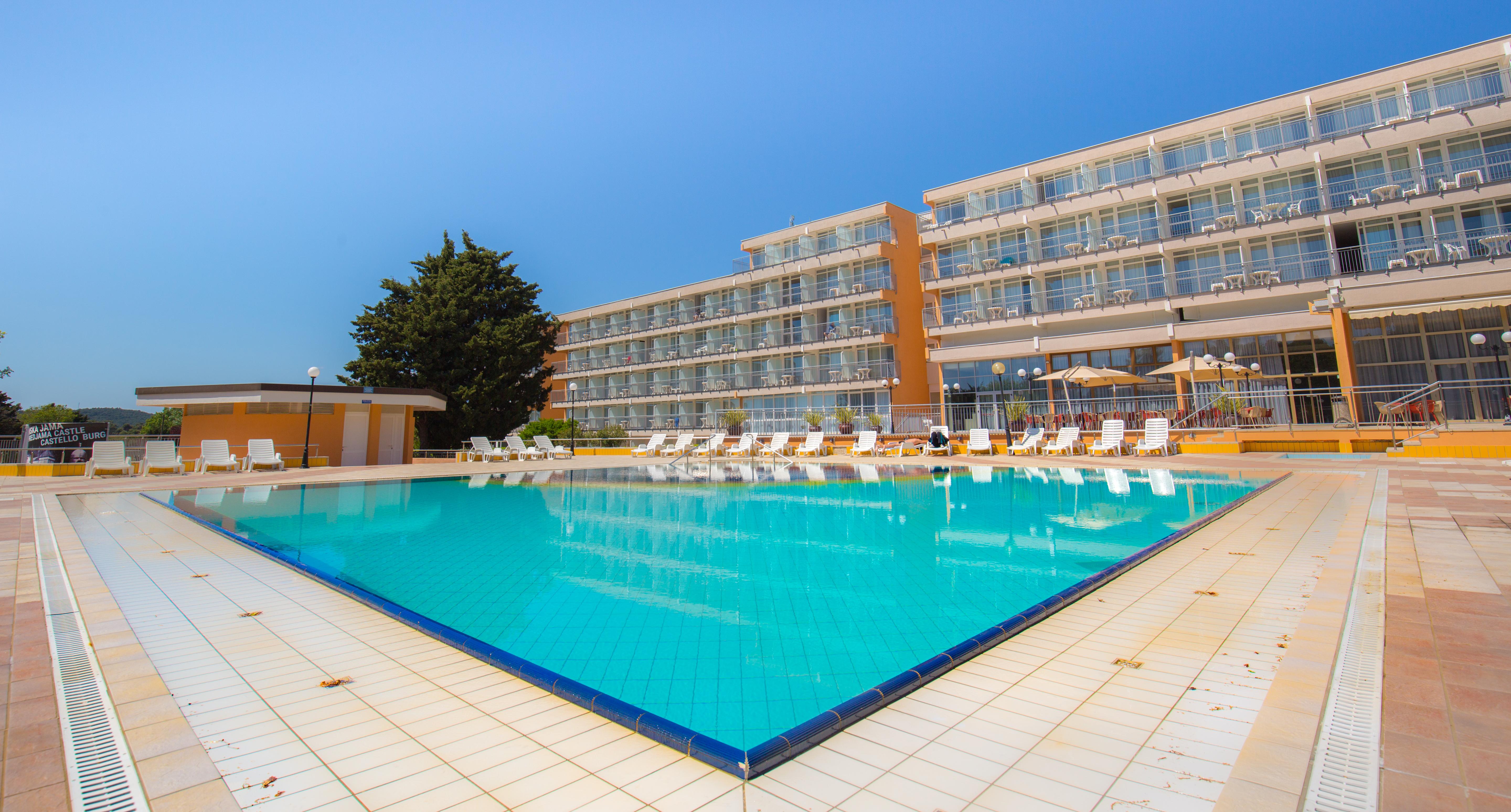 Arena Hotel Holiday ميدولين المظهر الخارجي الصورة