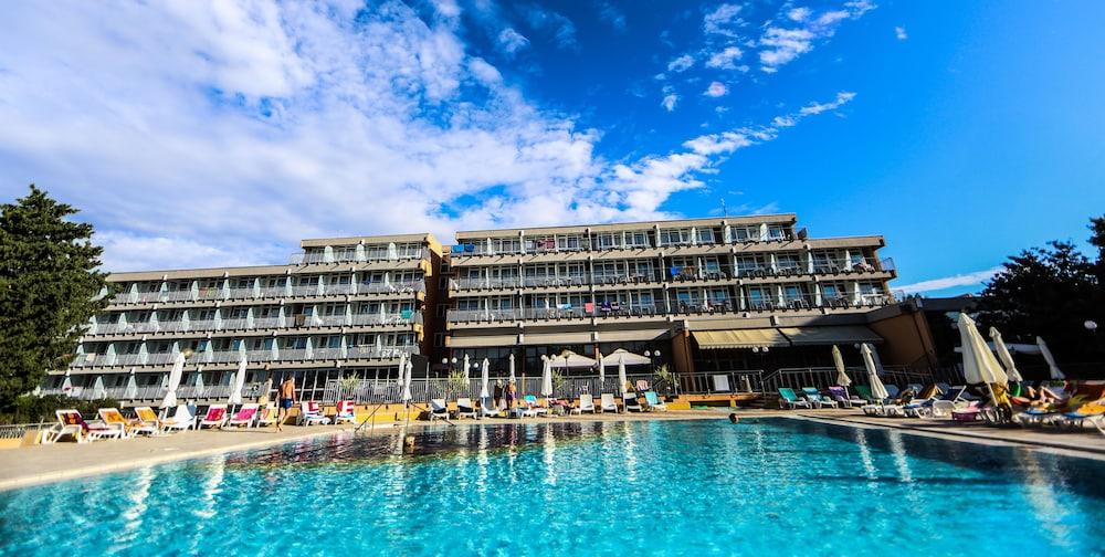 Arena Hotel Holiday ميدولين المظهر الخارجي الصورة