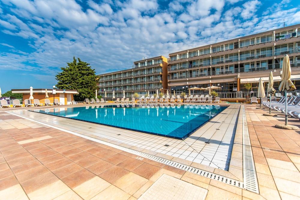 Arena Hotel Holiday ميدولين المظهر الخارجي الصورة