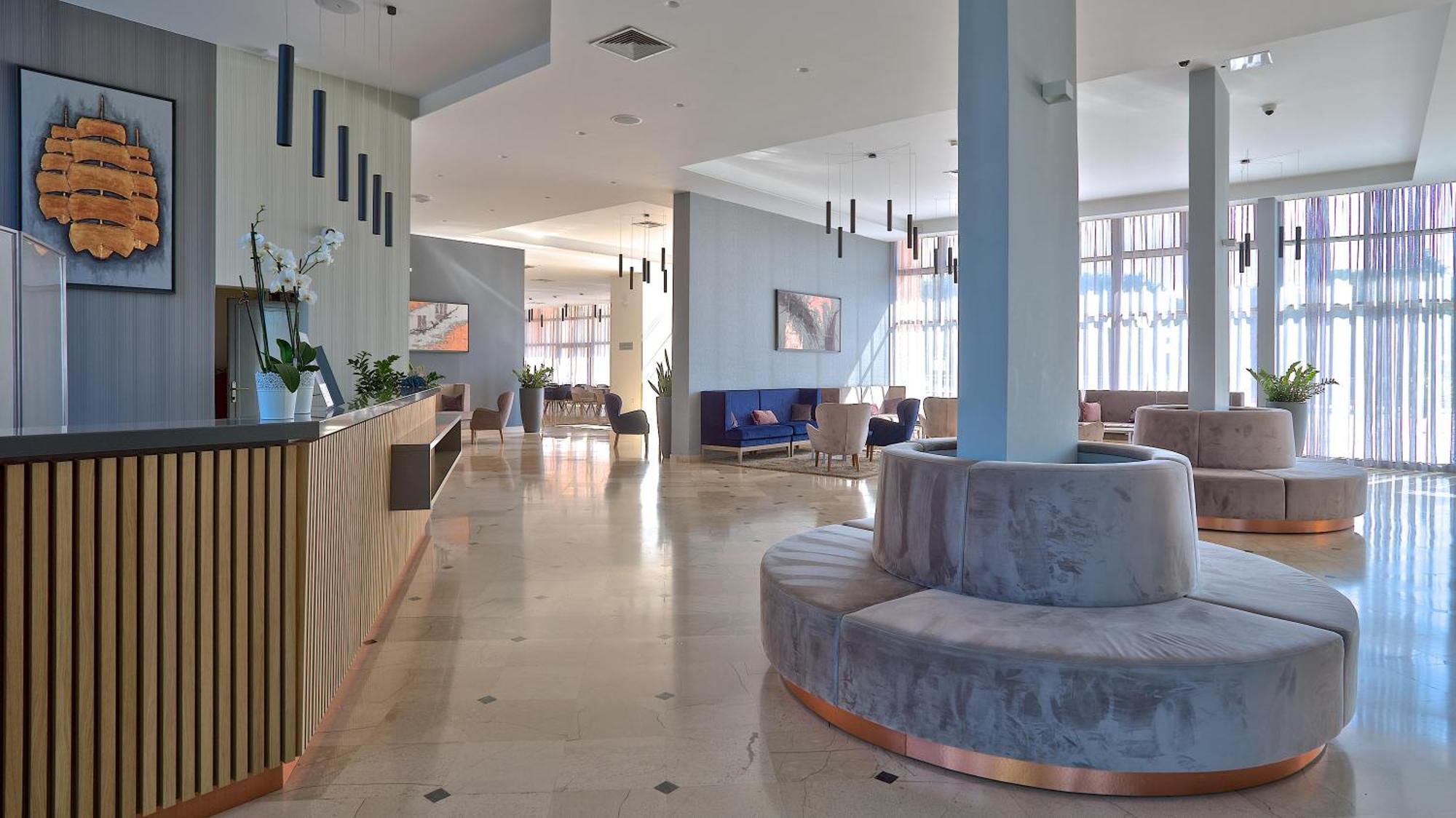 Arena Hotel Holiday ميدولين المظهر الخارجي الصورة