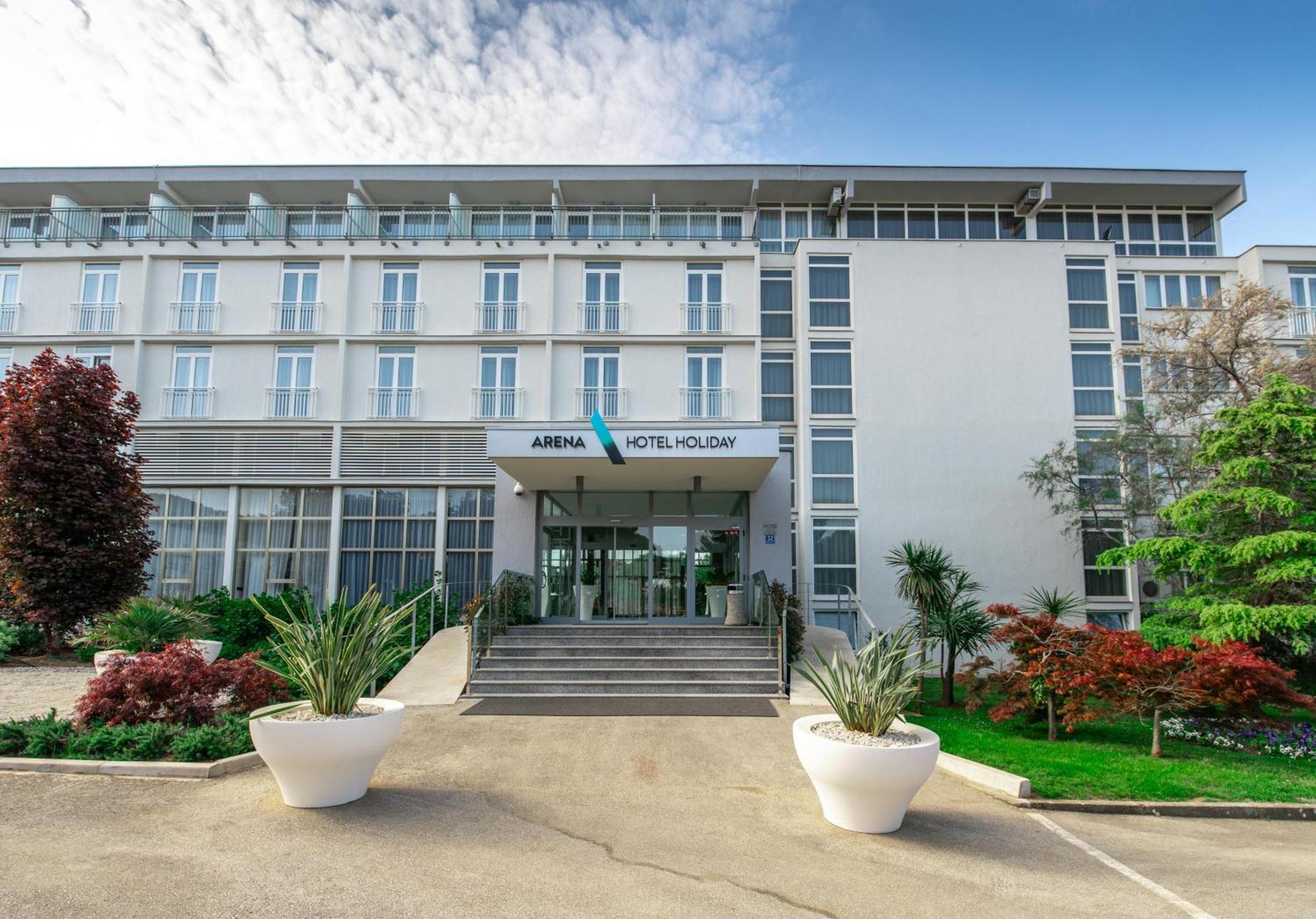 Arena Hotel Holiday ميدولين المظهر الخارجي الصورة