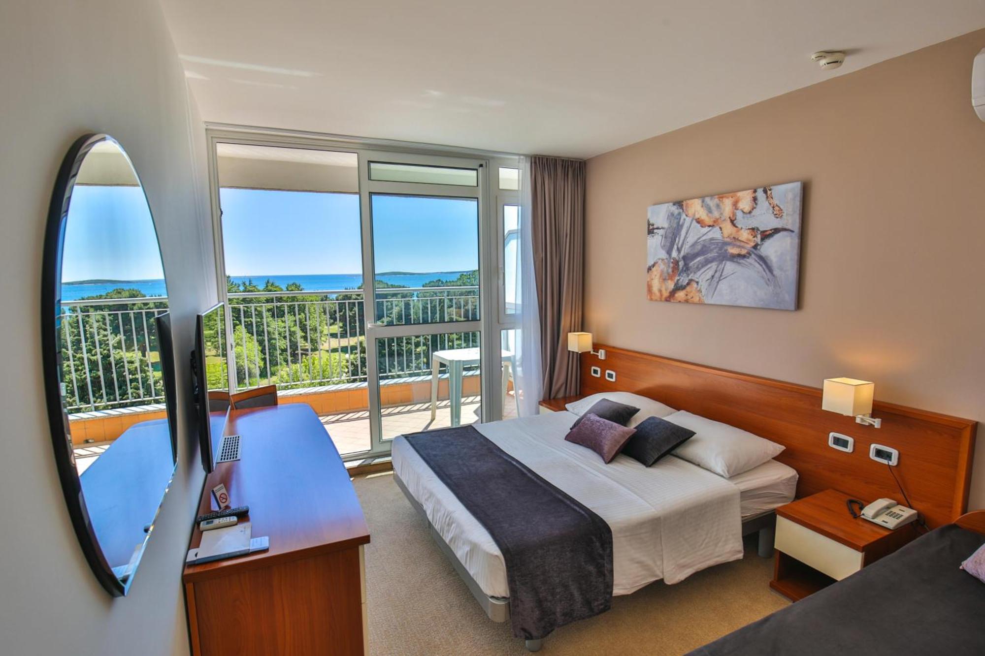 Arena Hotel Holiday ميدولين المظهر الخارجي الصورة