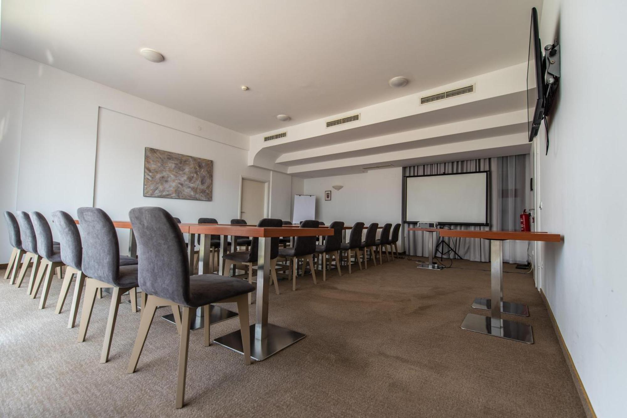 Arena Hotel Holiday ميدولين المظهر الخارجي الصورة