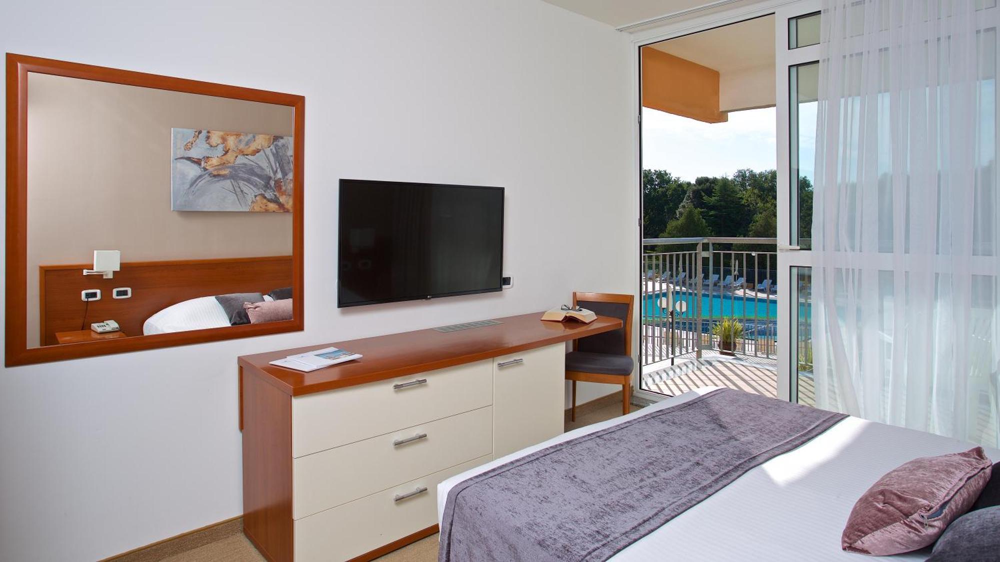 Arena Hotel Holiday ميدولين المظهر الخارجي الصورة