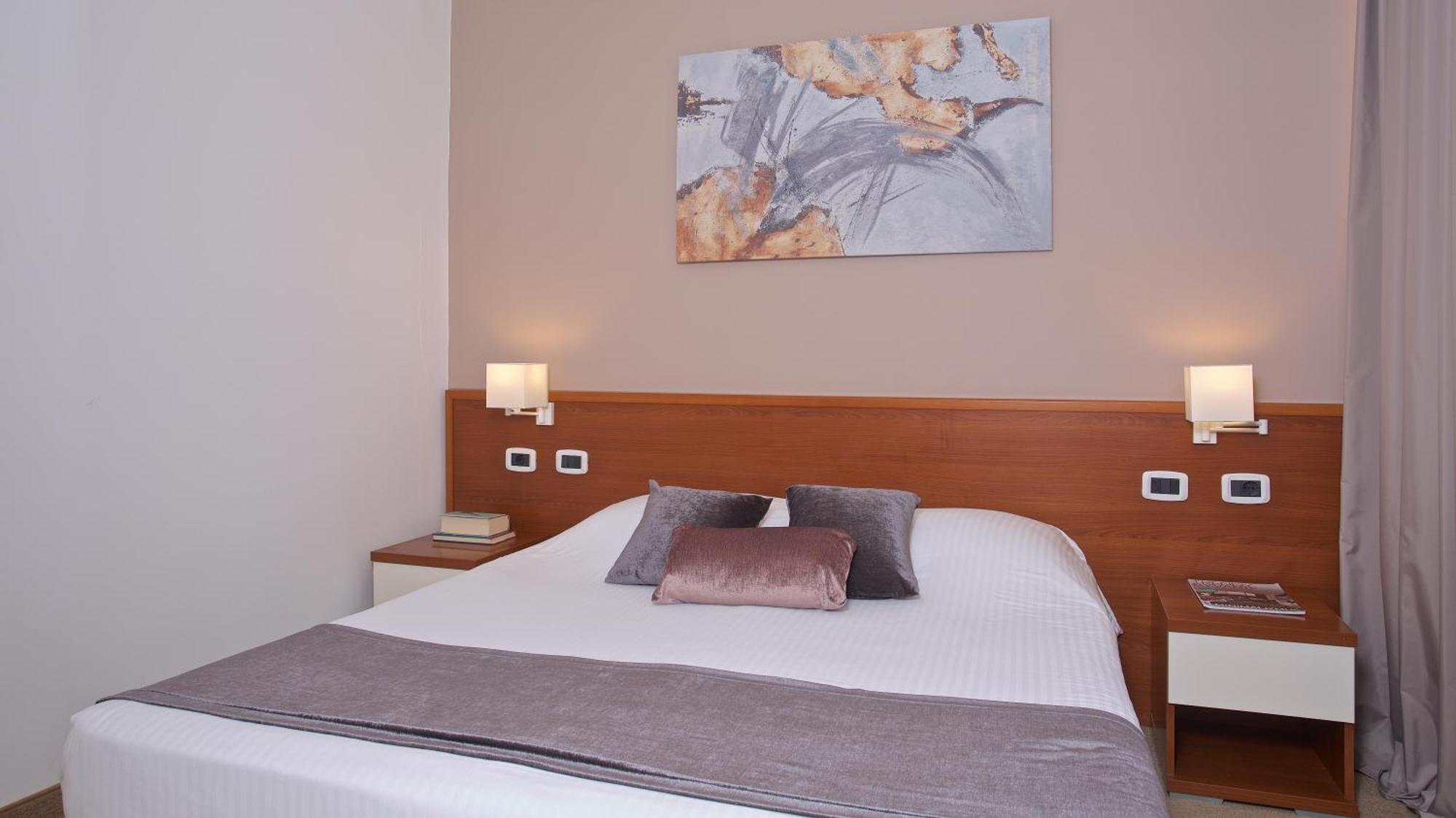 Arena Hotel Holiday ميدولين المظهر الخارجي الصورة