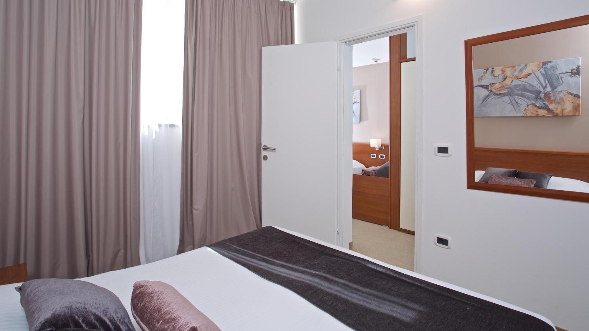 Arena Hotel Holiday ميدولين المظهر الخارجي الصورة