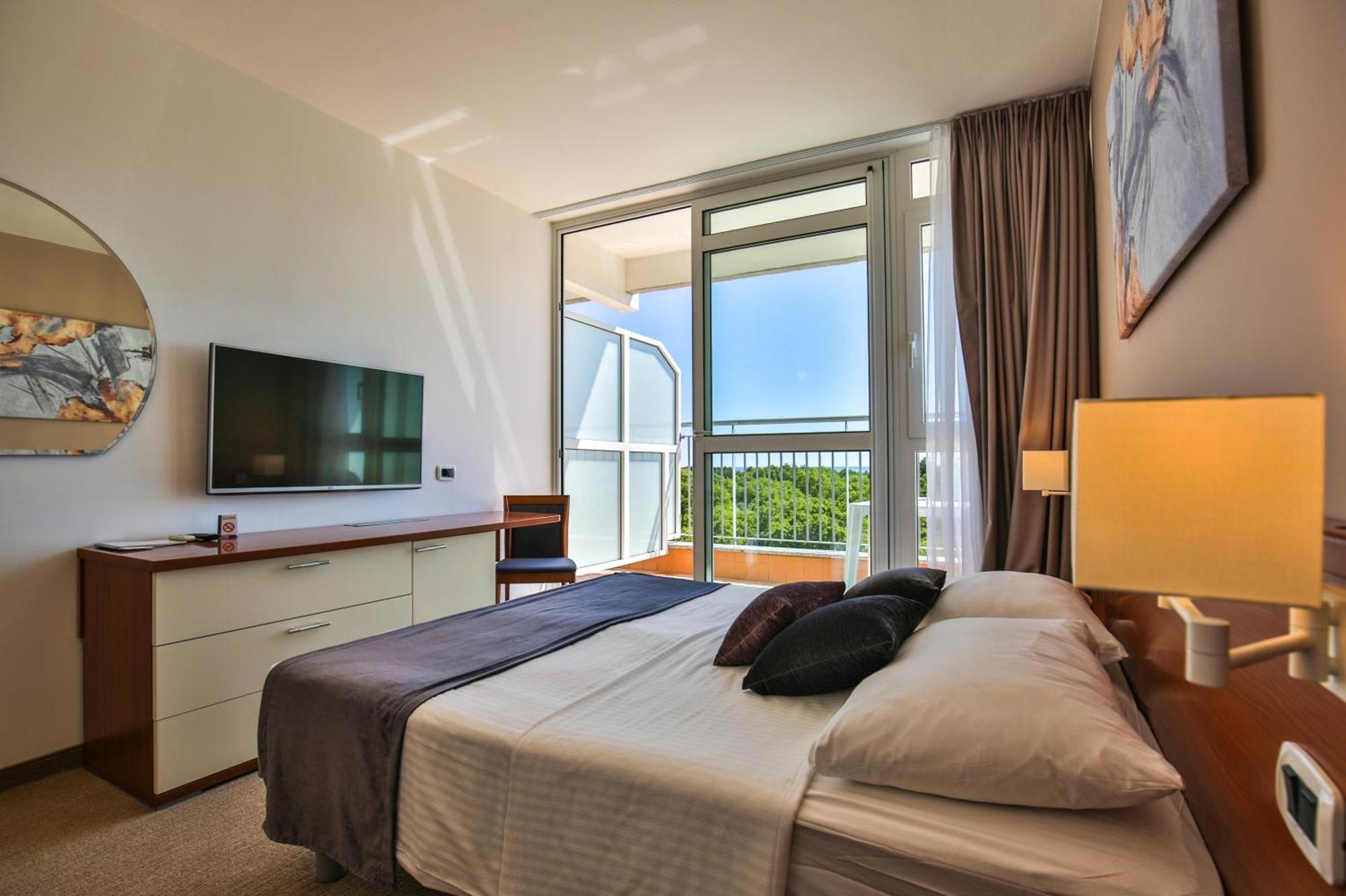 Arena Hotel Holiday ميدولين المظهر الخارجي الصورة