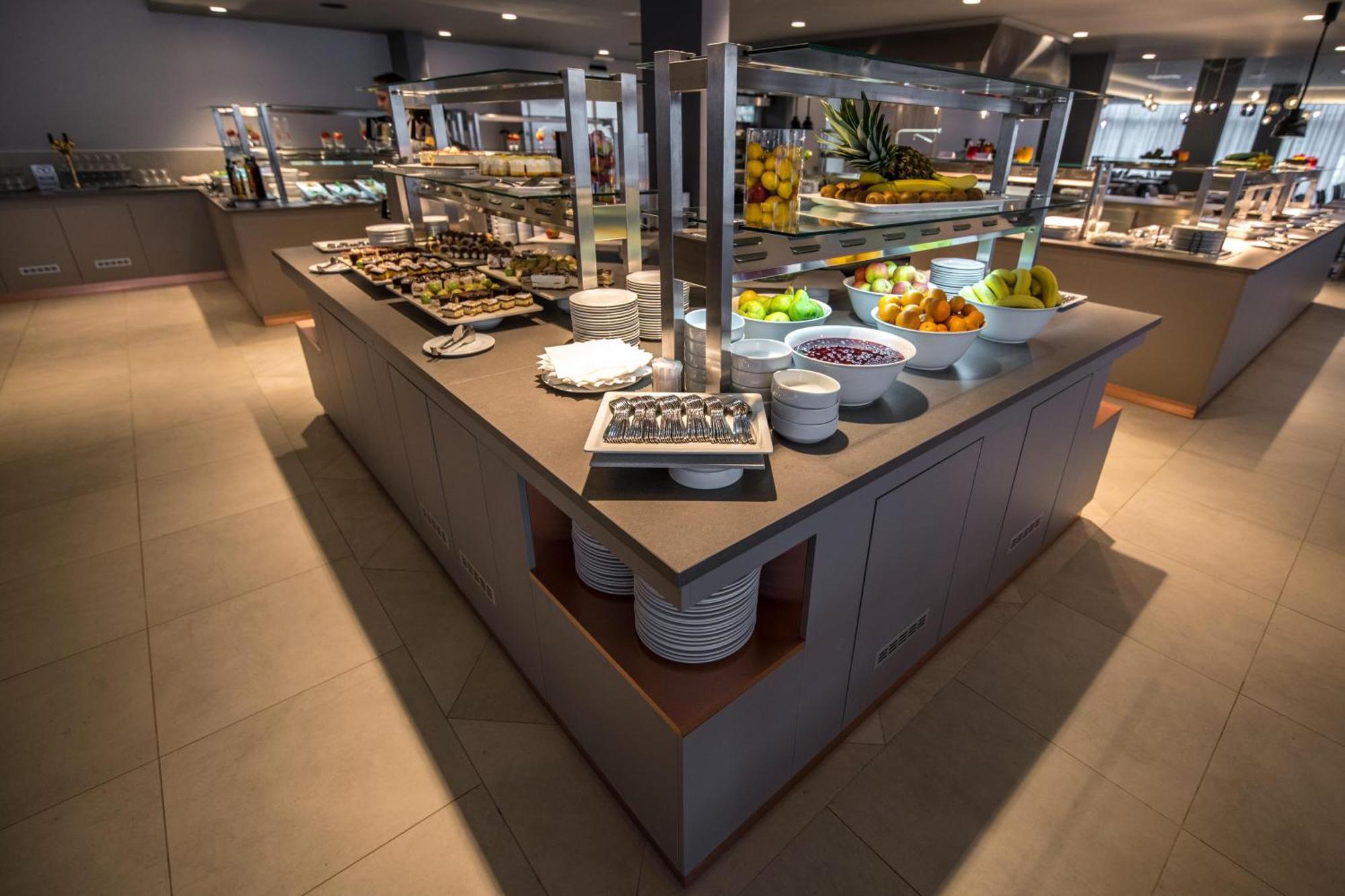 Arena Hotel Holiday ميدولين المظهر الخارجي الصورة