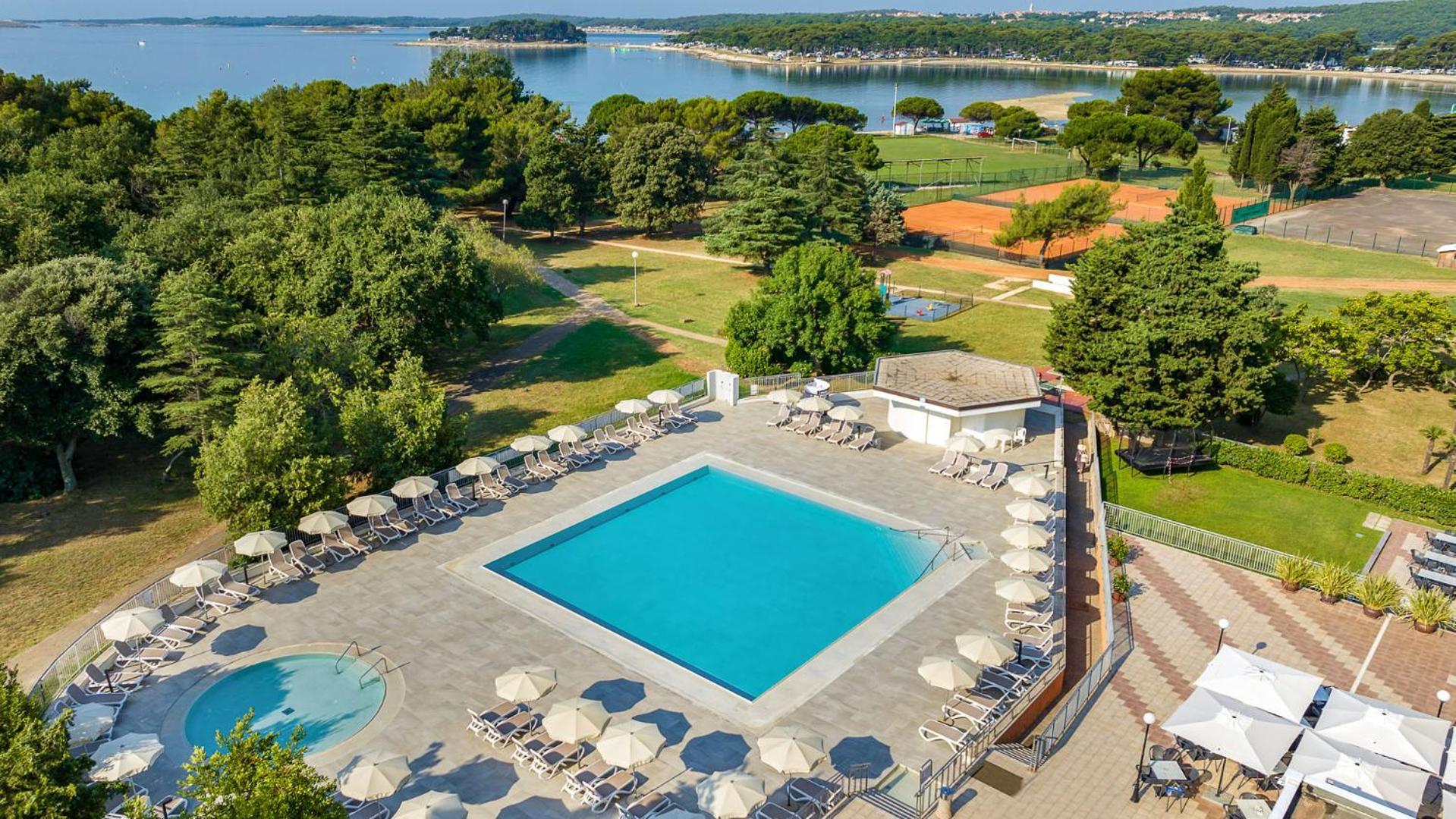 Arena Hotel Holiday ميدولين المظهر الخارجي الصورة