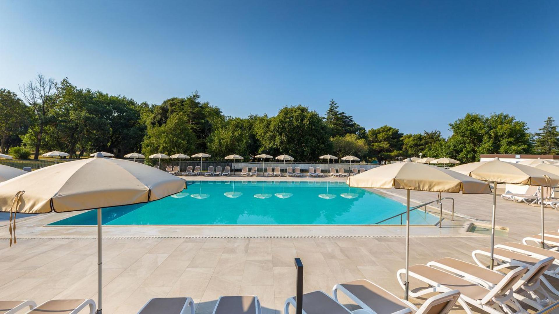 Arena Hotel Holiday ميدولين المظهر الخارجي الصورة