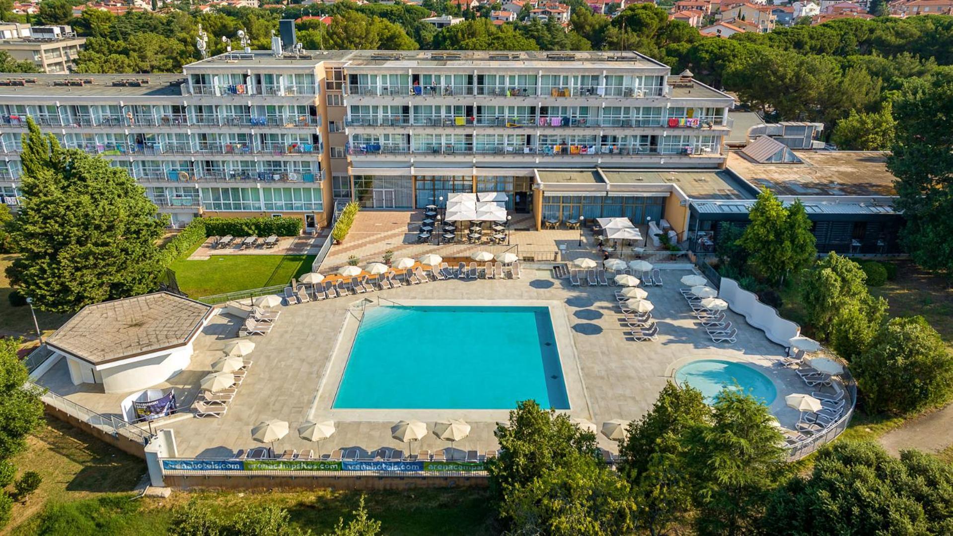 Arena Hotel Holiday ميدولين المظهر الخارجي الصورة
